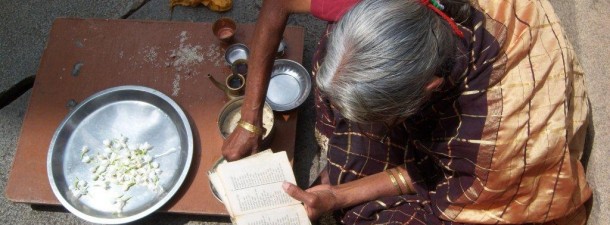 old-woman-bahubali-devotion1