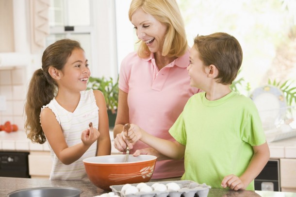 Mom baking with Kids